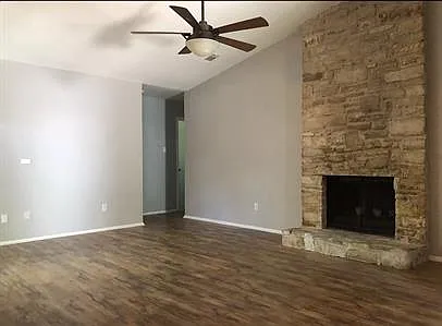 2811 Crownspoint Dr — Photo 2