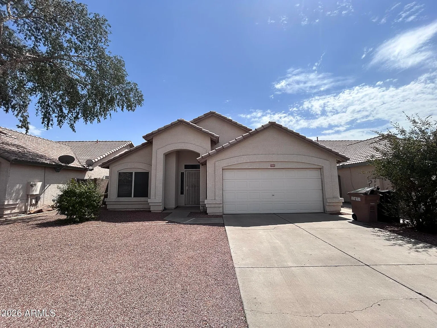3 bed, 2.0 bath, 1833 sqft, $2,000 — Photo 1