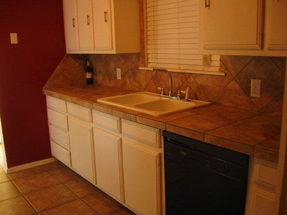 2nd image of 1618 W 23rd St