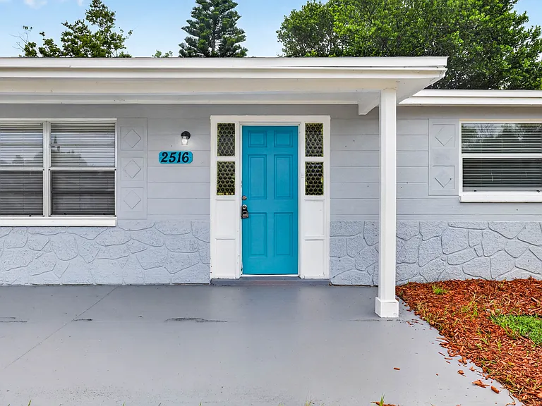 2516 Templewood Dr — Photo 2