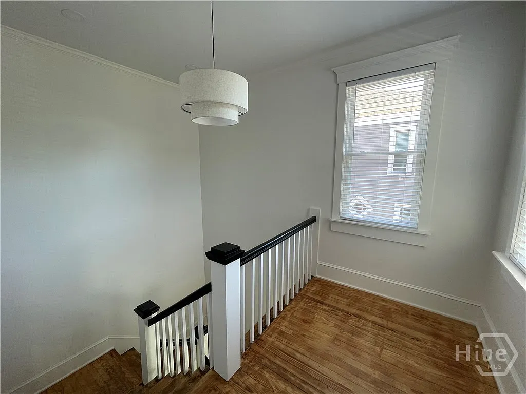 2 bed, 1.0 bath, 1642 sqft, $2,000 — Photo 4