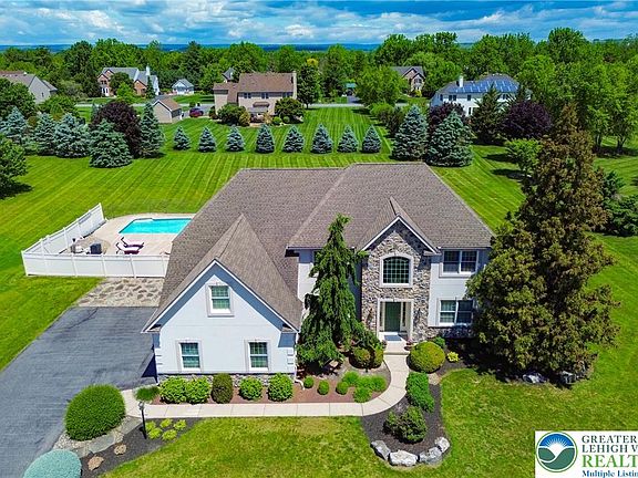 3rd image of 351 Manor Dr