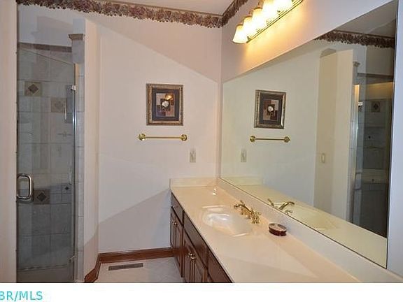 5th image of 161 Brennan Dr