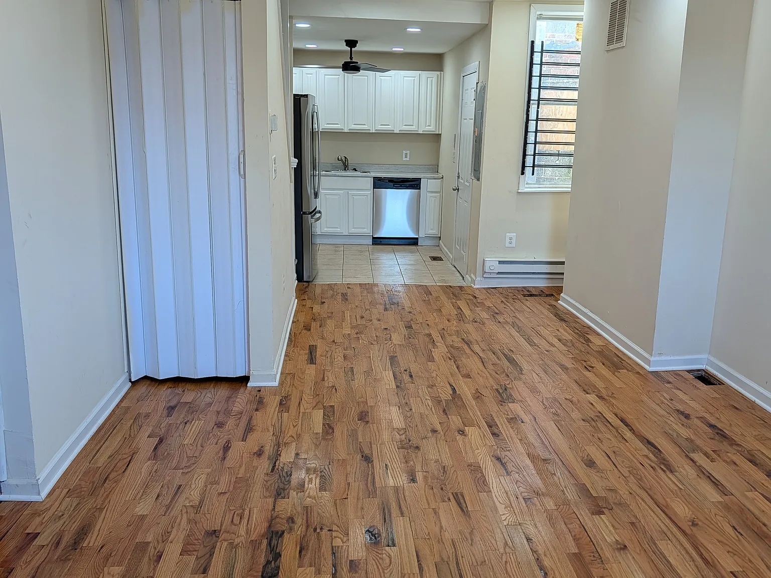 802 W Ostend St — Photo 1