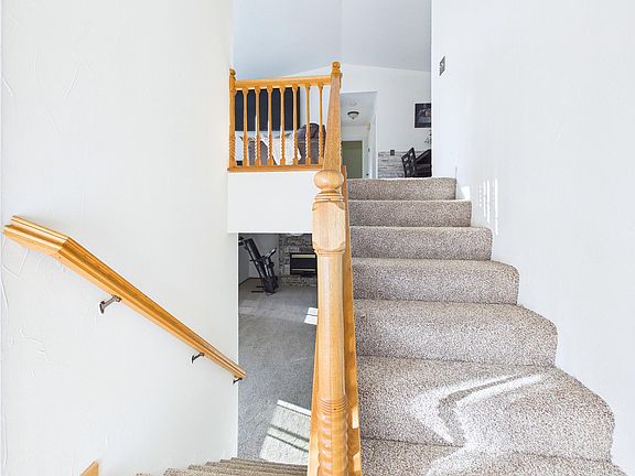 5th image of 2210 Green Dr