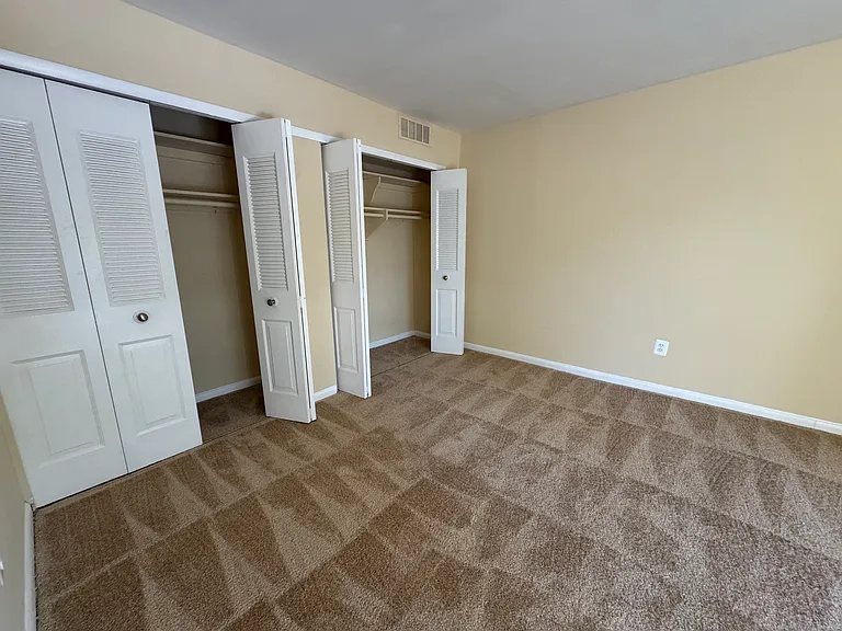 6137 Leesburg Pike #301 — Photo 13