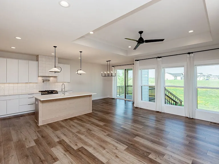 5901 NE Sherman Dr — Photo 2