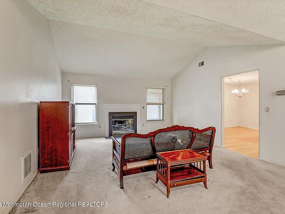 3rd image of 328 Gardenia Drive
