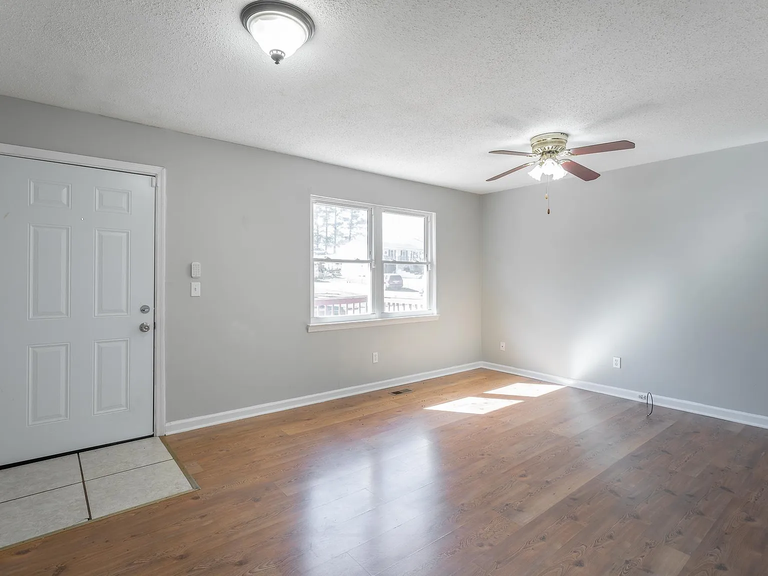 1613 N Chester Rd — Photo 3