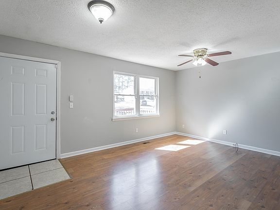 3rd image of 1613 N Chester Rd