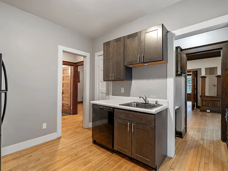 3007 N Maryland Ave — Photo 11