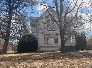 993 Willard St, Galesburg, IL 61401