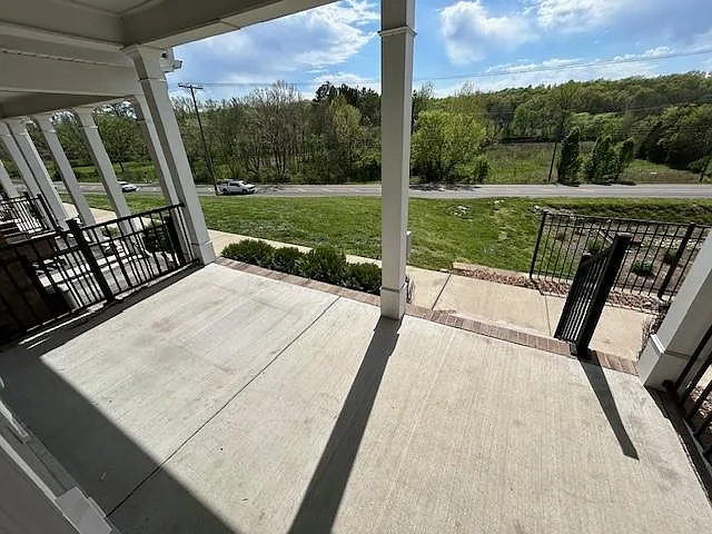 3 bed, 1900 sqft, $2,400 — Photo 3