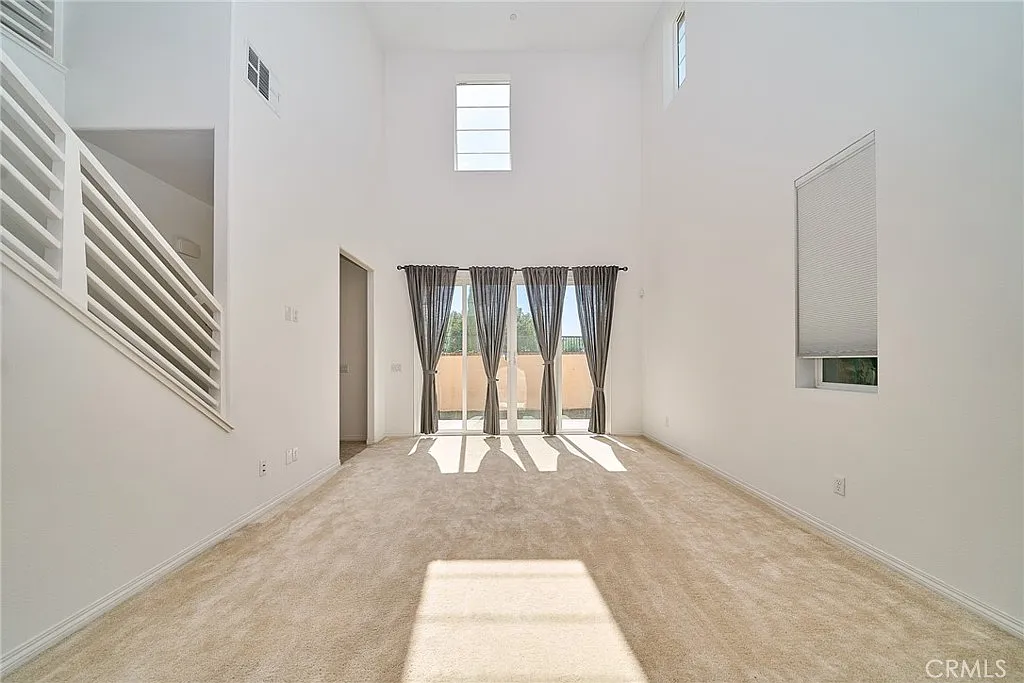 3 bed, 1839 sqft, $3,600 — Photo 3