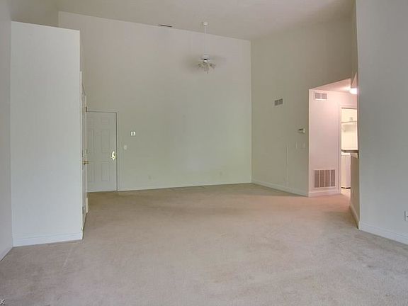 3rd image of 3800 Rosemont Blvd APT 108G
