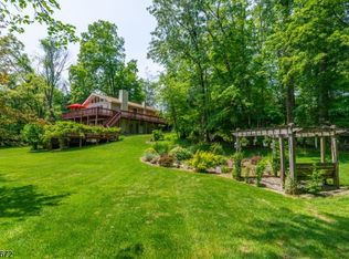 8 Chandoga Dr, Newton, NJ 07860