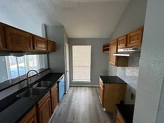 11107 Thorncliff Dr — Photo 5