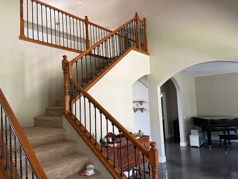 454 Silverhorn Dr — Photo 3