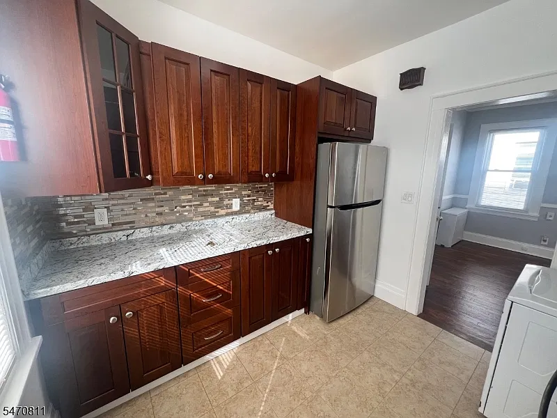 3 bed, $2,700 — Photo 3