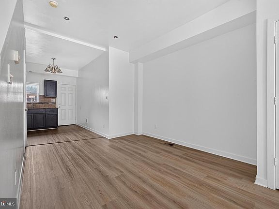 5th image of 1238 W Firth St