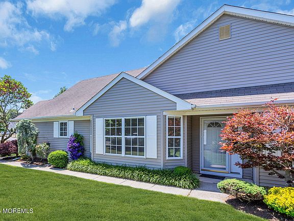 3rd image of 23 Oakmont Road