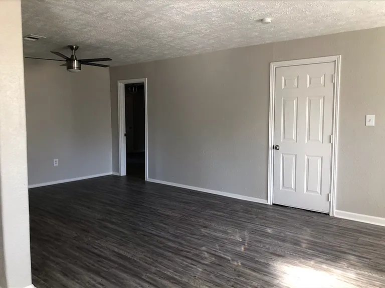 1030 W Austin St #1 — Photo 4