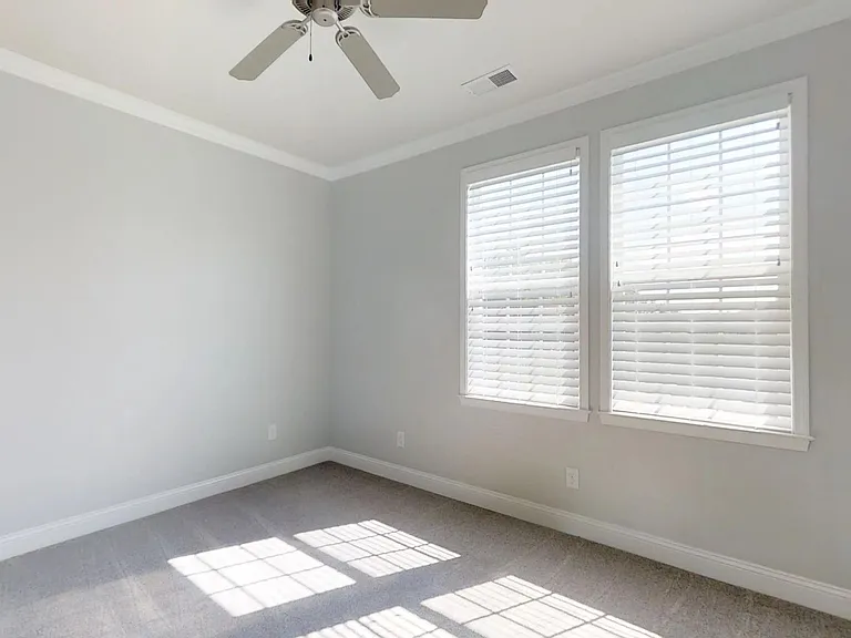 314 S Pine St #506 — Photo 8