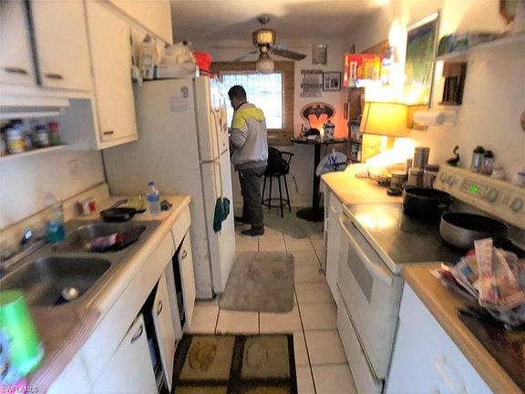 2nd image of 905 Hibiscus Ln