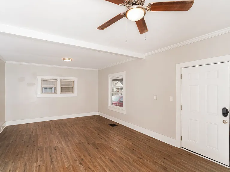 1033615_020_living_room_13299205.jpg