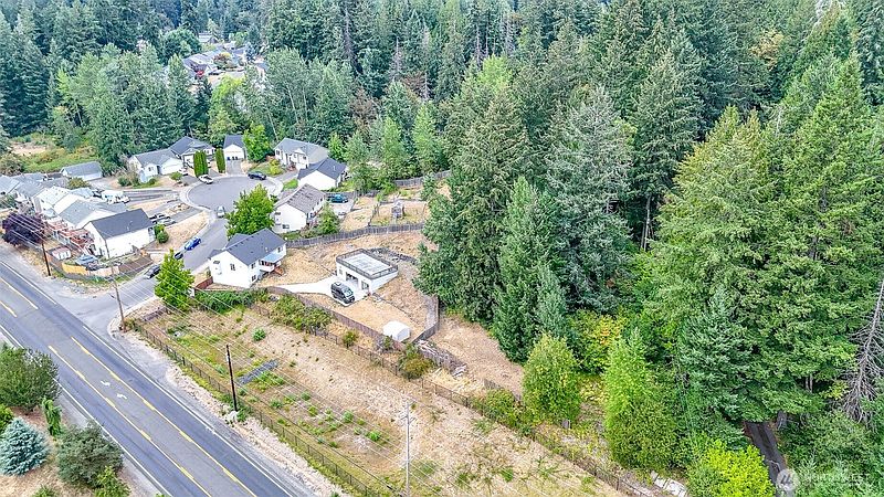 4th image of 13723 21st Avenue E