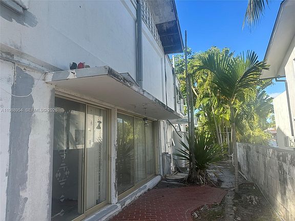 2nd image of 1977 NE 119th Rd