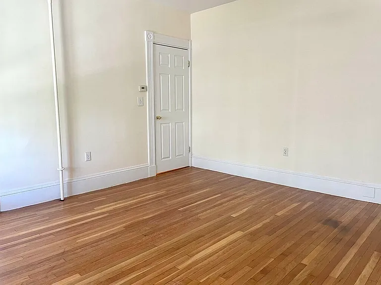82 Edwards St — Photo 12