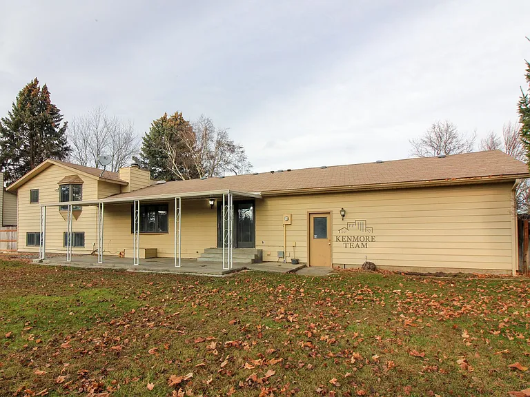 411 Snyder St — Photo 16
