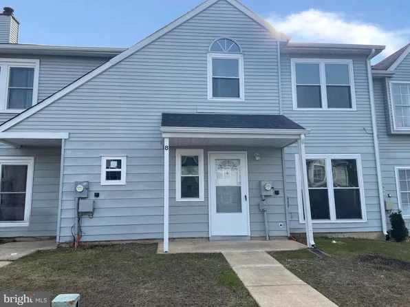 8 Warren Pl, Newark, DE 19702
