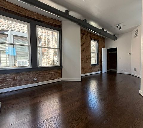 2nd image of 2216 W Taylor St APT 3R