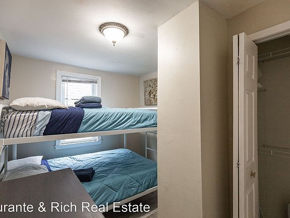 3rd image of 1827 N Warren Ave Unit 1B