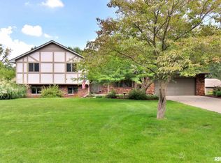 235 Whispering Oaks Dr, Metamora, IL 61548