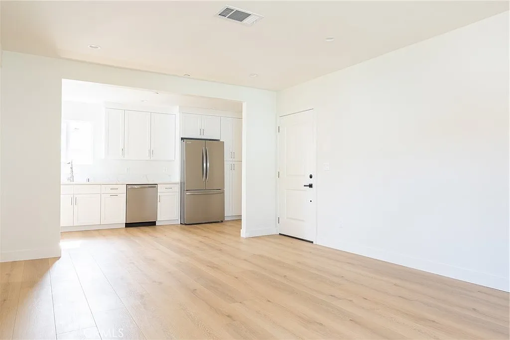 2 bed, 818 sqft, $3,295 — Photo 2