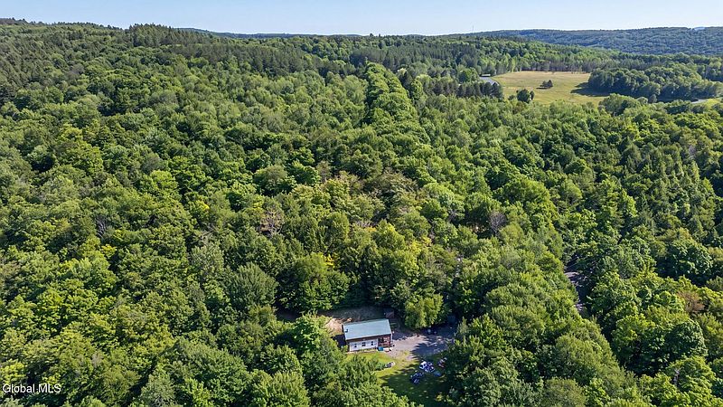 4th image of 159 Seven Ponds Road