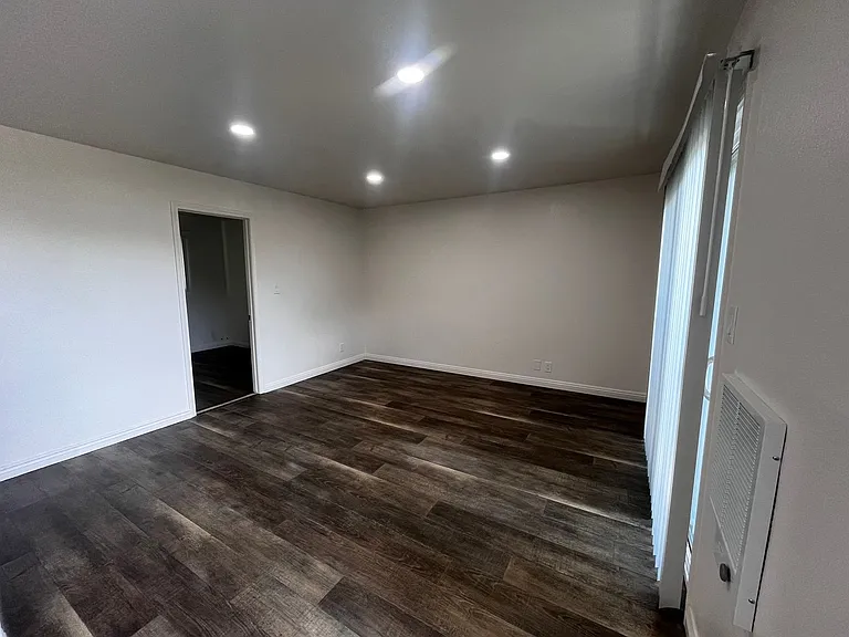 1300 Edgewood Way — Photo 1