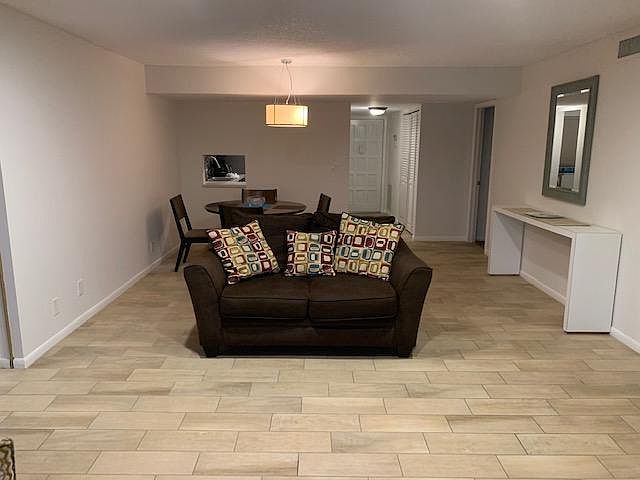 Living room/ dining area