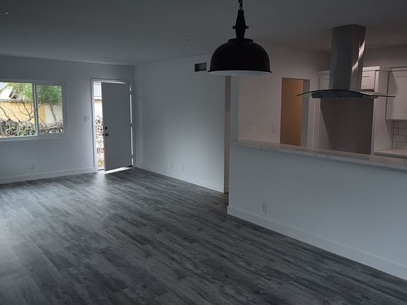 4th image of 15940-50 Hart St #15950