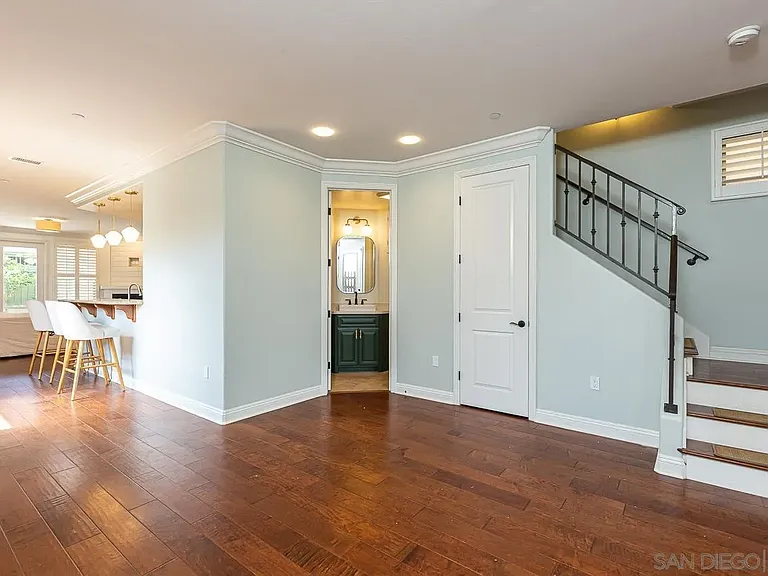 1368 Oliver Ave — Photo 21