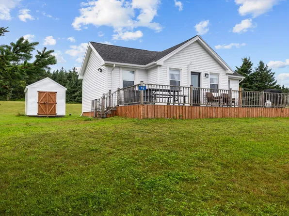 12 King Ln, East Parish, PE C0A 2B0