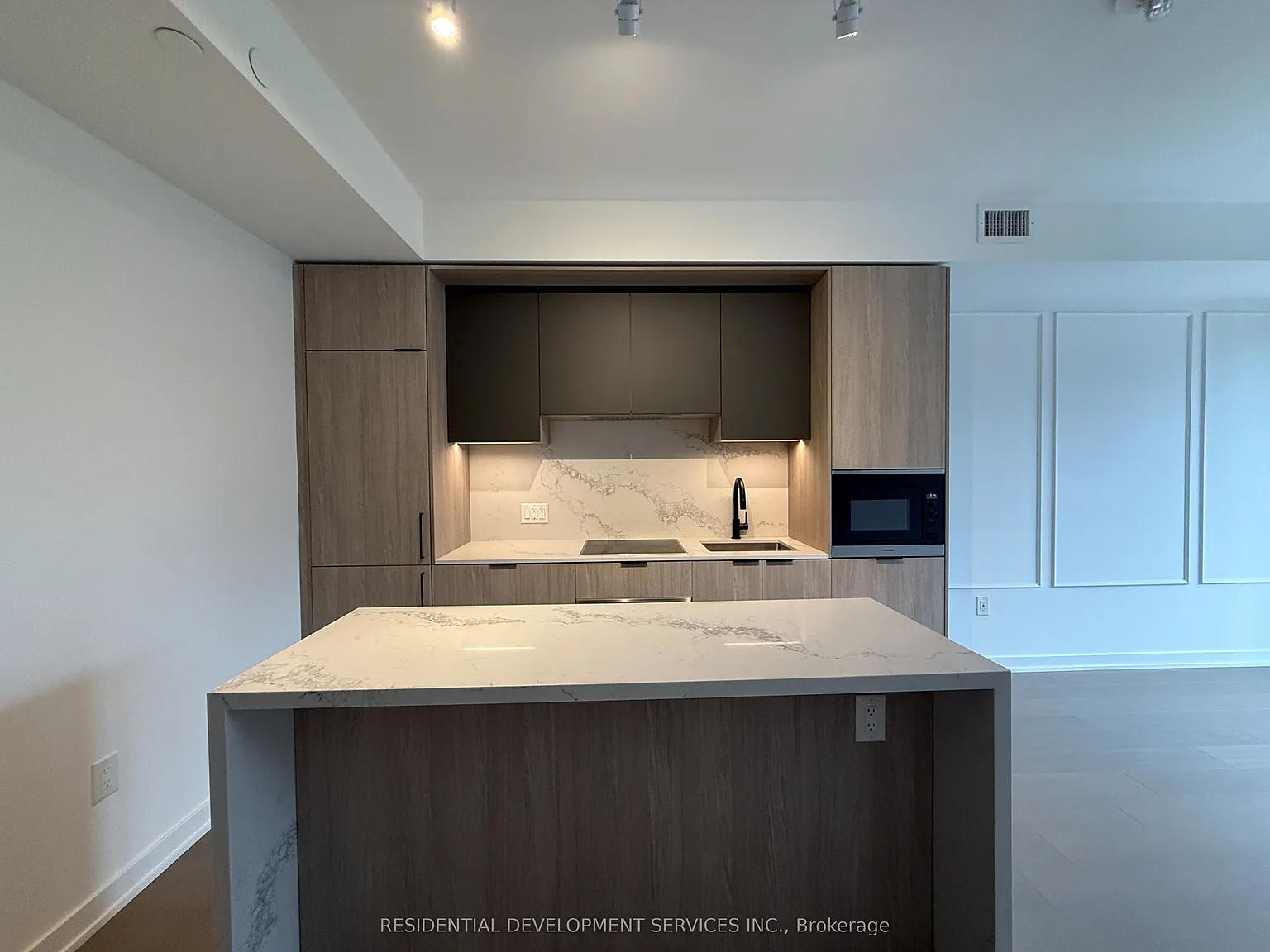 123 Portland Condos — Photo 2