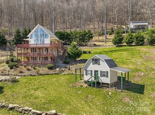 575 Twin Brook Dr, Waynesville, NC 28785
