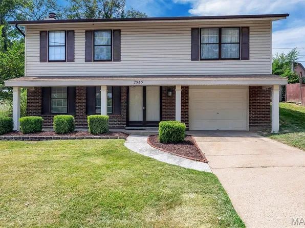 2565 Westrick Dr, Maryland Heights, MO 63043