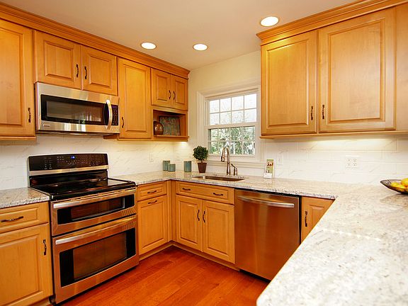 Beautifully updated kitchen