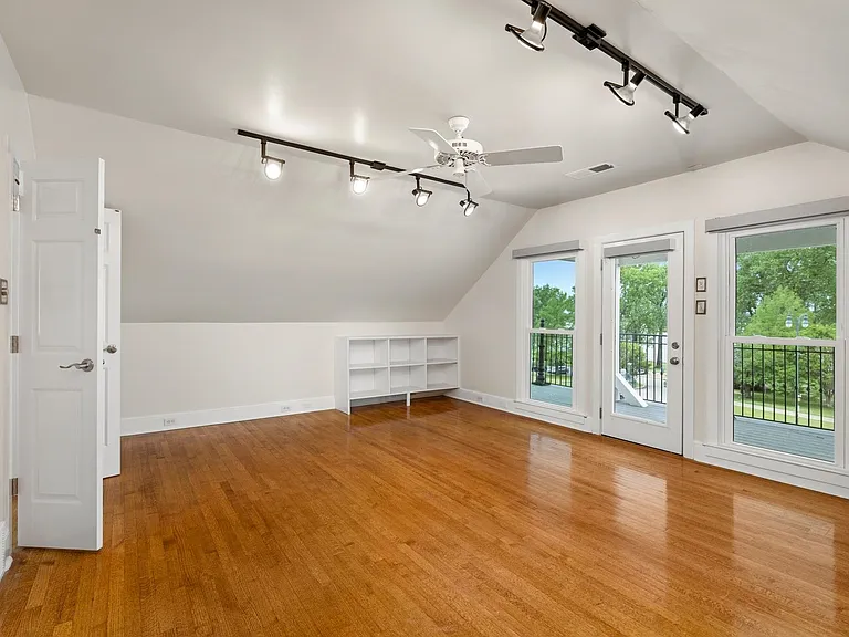 752 Island Dr — Photo 32