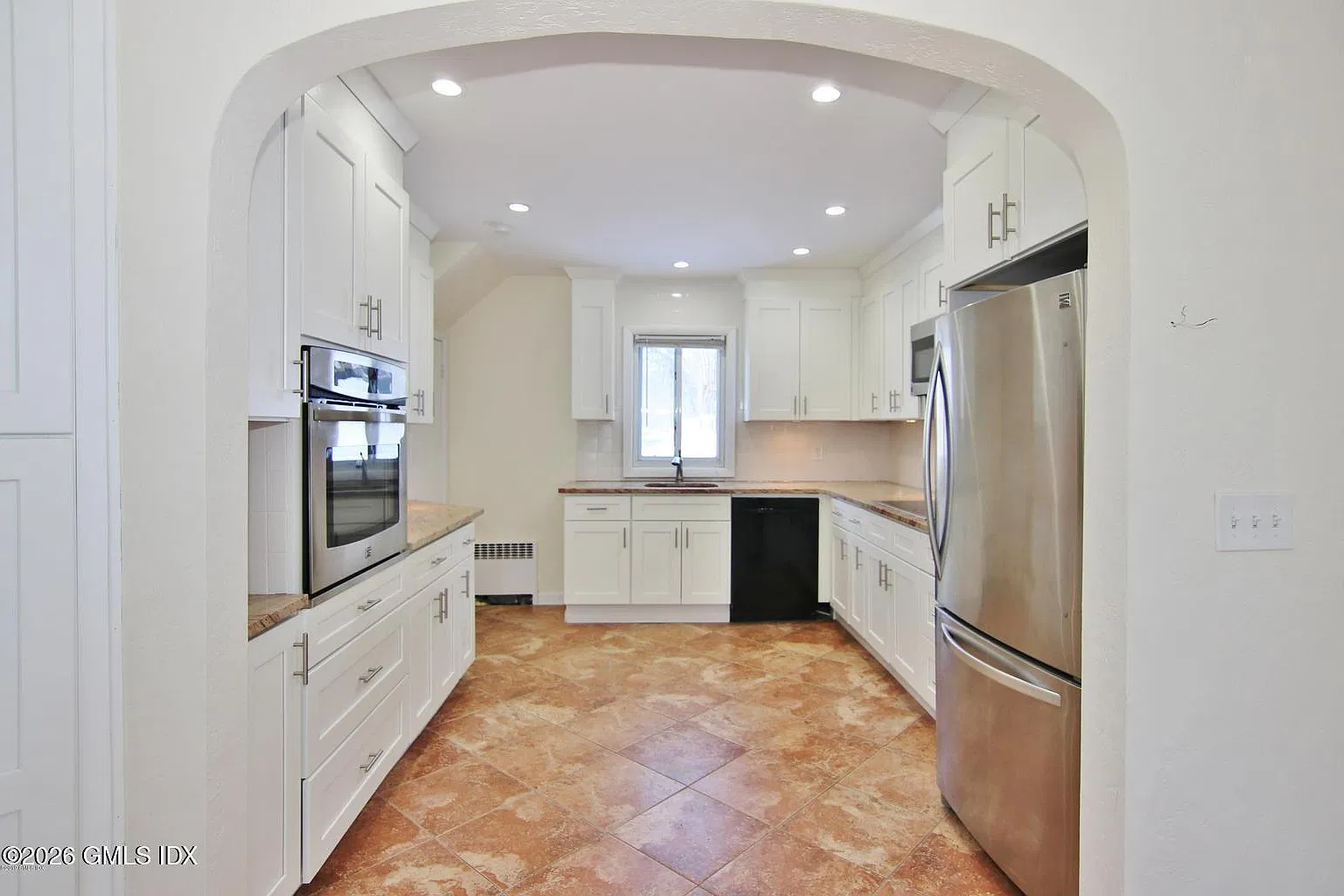 3 bed, 2.5 bath, 1664 sqft, $4,000 — Photo 4